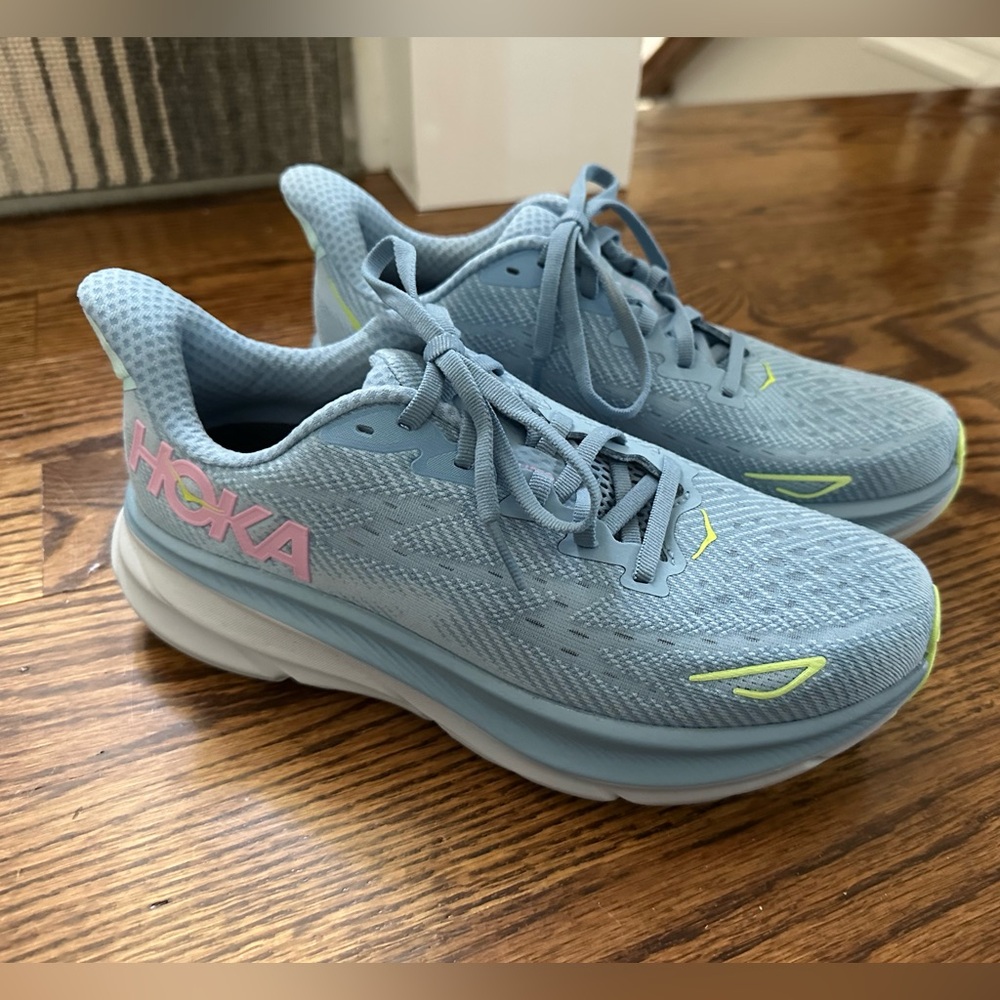 BEAND NEW HOKA Women’s Clifton 9 Sneakers